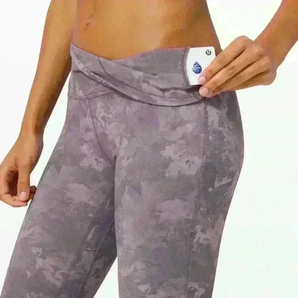 Lululemon Align Crop  21” leggings rejuvenate dark chrome multi size 4 - Picture 3 of 7